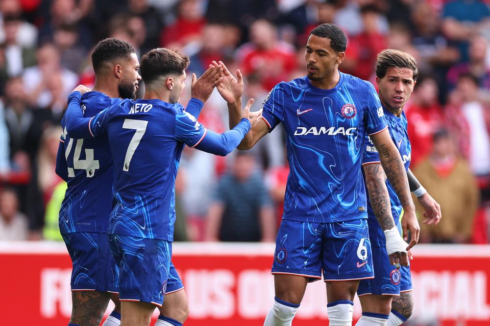 斯基拉：那不勒斯依然想租梅努，球员也想要获得更多出场机会